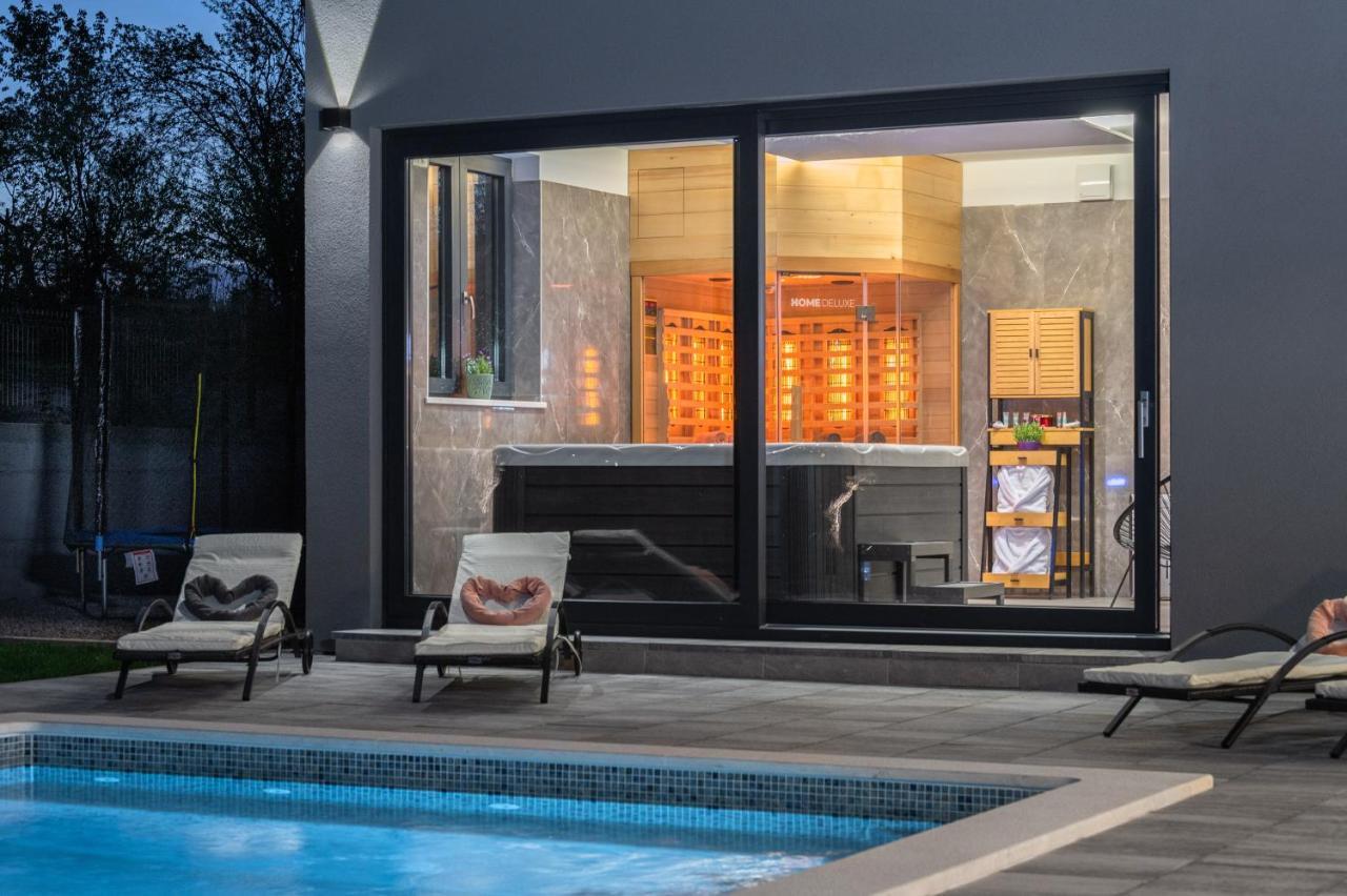 Green Luxury II With Heated Pool, Jacuzzi & Sauna Ruzici  Exterior photo