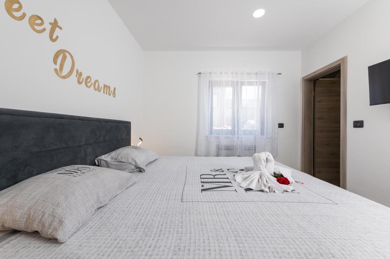 Green Luxury II With Heated Pool, Jacuzzi & Sauna Ruzici  Exterior photo
